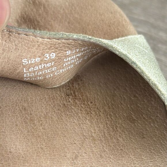 Dansko Marlow Women’s Sz 8.5-9/EU 39 Oyster Washed Leather Slingback Hook Sandal - Picture 6 of 10